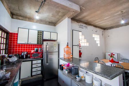 Casa à venda com 240m², 2 quartos e 2 vagasCozinha