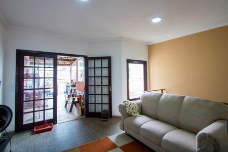 Casa à venda com 240m², 2 quartos e 2 vagasSala 2