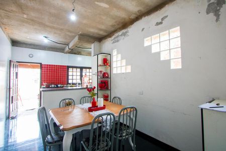 Casa à venda com 240m², 2 quartos e 2 vagasCozinha