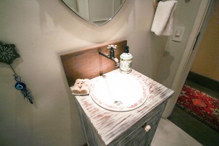 Lavabo de apartamento à venda com 2 quartos, 158m² em Vila Nova Conceição, São Paulo