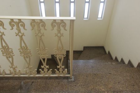 Casa para alugar com 250m², 3 quartos e 5 vagasEscada