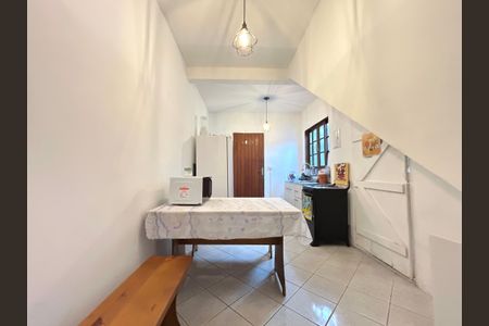 Cozinha de casa para alugar com 2 quartos, 57m² em Agronômica, Florianópolis