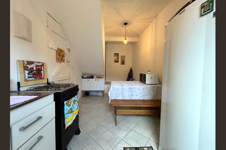 Cozinha de casa para alugar com 2 quartos, 57m² em Agronômica, Florianópolis