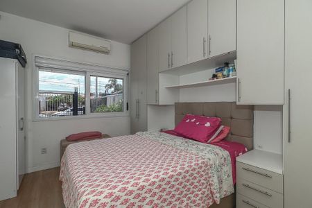 Quarto de casa à venda com 2 quartos, 84m² em Sarandi, Porto Alegre