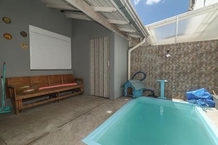 Casa à venda com 84m², 2 quartos e 2 vagasFundos