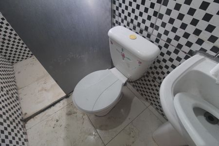 Banheiro de kitnet/studio para alugar com 1 quarto, 35m² em Tupi B, Belo Horizonte