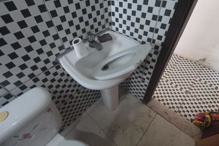 Banheiro de kitnet/studio para alugar com 1 quarto, 35m² em Tupi B, Belo Horizonte