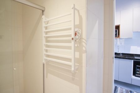 Banheiro de kitnet/studio para alugar com 1 quarto, 27m² em Vila Olímpia, São Paulo