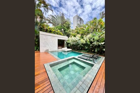 Casa de condomínio à venda com 500m², 4 quartos e 3 vagas