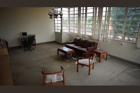 Casa à venda com 300m², 3 quartos e 6 vagasSala piso superior