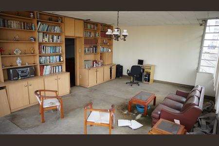 Casa à venda com 300m², 3 quartos e 6 vagasSala piso superior