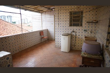 Casa à venda com 300m², 3 quartos e 6 vagasVaranda casa 2 fundos