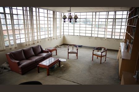 Casa à venda com 300m², 3 quartos e 6 vagasSala piso superior