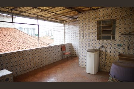 Casa à venda com 300m², 3 quartos e 6 vagasVaranda casa fundos