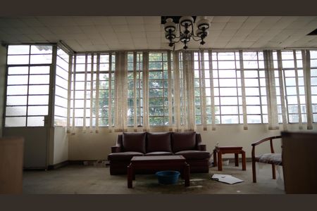 Casa à venda com 300m², 3 quartos e 6 vagasSala piso superior