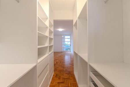 Apartamento à venda com 108m², 2 quartos e 1 vagaCloset da suíte 1