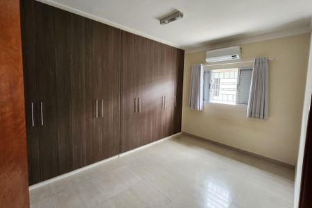 Casa para alugar com 225m², 3 quartos e 5 vagasSuíte