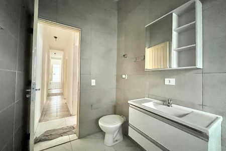 Casa para alugar com 100m², 2 quartos e 2 vagas Casa para alugar com 100m², 2 quartos e 2 vagasBanheiro