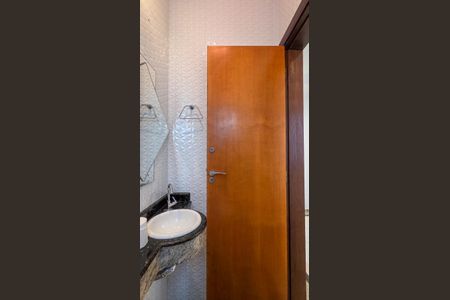 Casa à venda com 240m², 3 quartos e 4 vagas Casa à venda com 240m², 3 quartos e 4 vagasLavabo