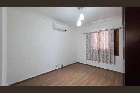 Casa à venda com 240m², 3 quartos e 4 vagas Casa à venda com 240m², 3 quartos e 4 vagasQuarto 3