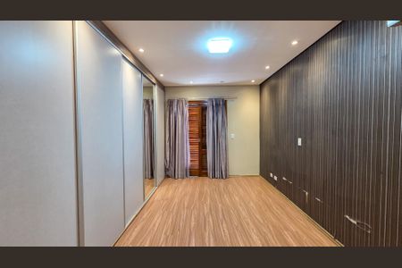 Casa à venda com 240m², 3 quartos e 4 vagas Casa à venda com 240m², 3 quartos e 4 vagasQuarto 1