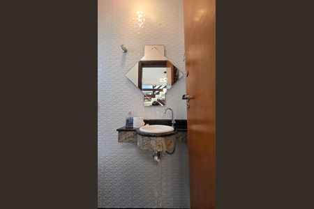 Casa à venda com 240m², 3 quartos e 4 vagas Casa à venda com 240m², 3 quartos e 4 vagasLavabo