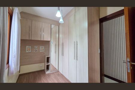 Casa à venda com 240m², 3 quartos e 4 vagas Casa à venda com 240m², 3 quartos e 4 vagasQuarto 2