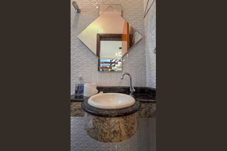 Casa à venda com 240m², 3 quartos e 4 vagas Casa à venda com 240m², 3 quartos e 4 vagasLavabo