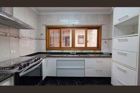 Casa à venda com 240m², 3 quartos e 4 vagas