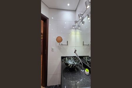 Casa à venda com 240m², 3 quartos e 4 vagas Casa à venda com 240m², 3 quartos e 4 vagasBanheiro 1