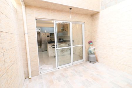 Casa de condomínio à venda com 70m², 3 quartos e 1 vagaÁrea de Serviço