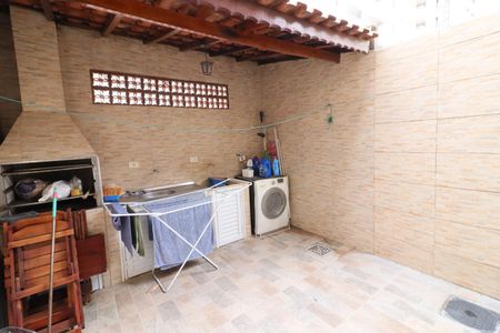 Casa de condomínio à venda com 70m², 3 quartos e 1 vagaÁrea de Serviço