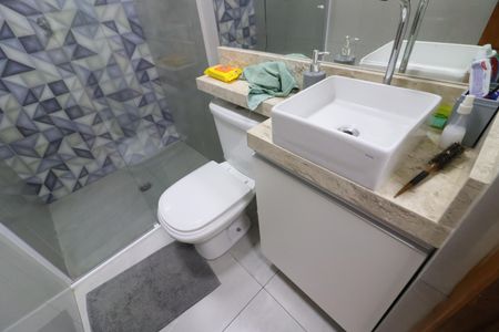 Casa de condomínio à venda com 70m², 3 quartos e 1 vagaBanheiro 2