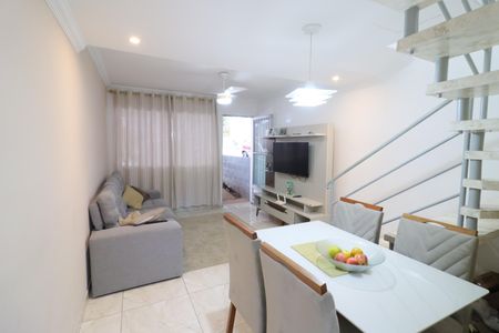 Sala de casa de condomínio à venda com 3 quartos, 70m² em Conceicao, Osasco