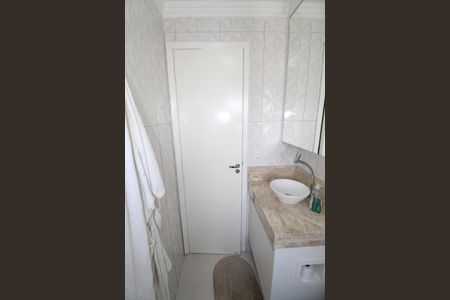 Banheiro  de apartamento para alugar com 2 quartos, 47m² em Jardim Ismenia, São José dos Campos