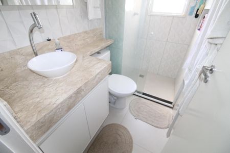 Banheiro  de apartamento para alugar com 2 quartos, 47m² em Jardim Ismenia, São José dos Campos