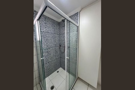 Banheiro de apartamento para alugar com 2 quartos, 45m² em Estância Jaraguá, São Paulo