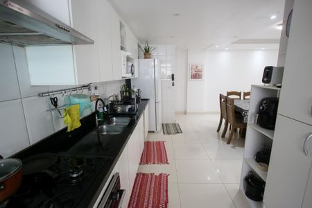 Apartamento à venda com 110m², 3 quartos e 2 vagasCozinha