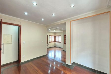 Sala de TV de casa para alugar com 3 quartos, 262m² em Guarani, Campinas