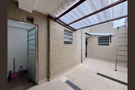 Casa para alugar com 102m², 2 quartos e 1 vaga Casa para alugar com 102m², 2 quartos e 1 vagaQuintal