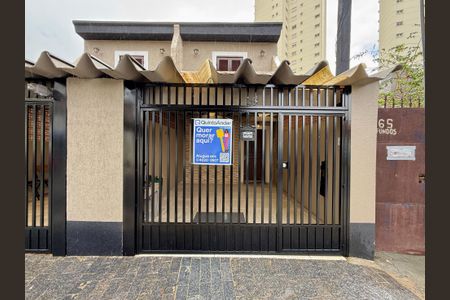 Casa para alugar com 102m², 2 quartos e 1 vaga Casa para alugar com 102m², 2 quartos e 1 vagaFachada