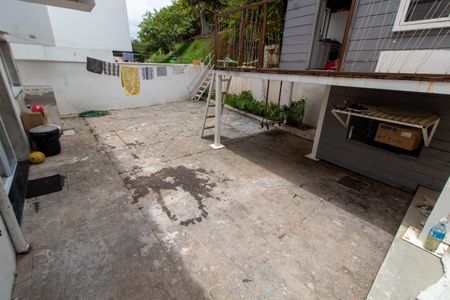 Casa de condomínio à venda com 250m², 4 quartos e 1 vagaÁREA EXTERNA FUNDOS