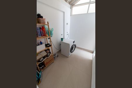 Casa de condomínio à venda com 250m², 4 quartos e 1 vagaÁREA DE SERVIÇO