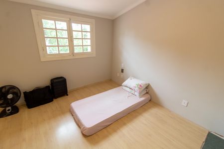 Casa de condomínio à venda com 250m², 4 quartos e 1 vagaSUITE