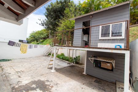 Casa de condomínio à venda com 250m², 4 quartos e 1 vagaÁREA EXTERNA FUNDOS