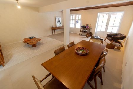 Casa de condomínio à venda com 250m², 4 quartos e 1 vagaSALA