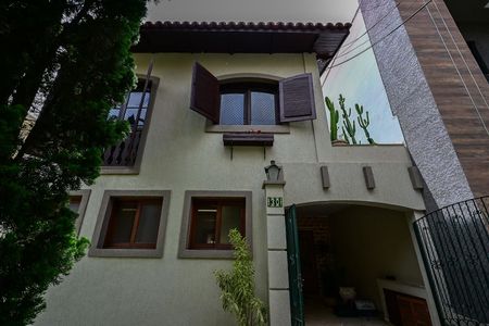 Casa de condomínio para alugar com 200m², 3 quartos e 3 vagasFachada