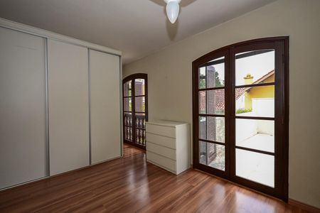 Casa de condomínio para alugar com 200m², 3 quartos e 3 vagasSuíte