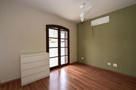 Casa de condomínio para alugar com 200m², 3 quartos e 3 vagasSuíte