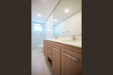 Casa de condomínio para alugar com 200m², 3 quartos e 3 vagasBanheiro Suíte 